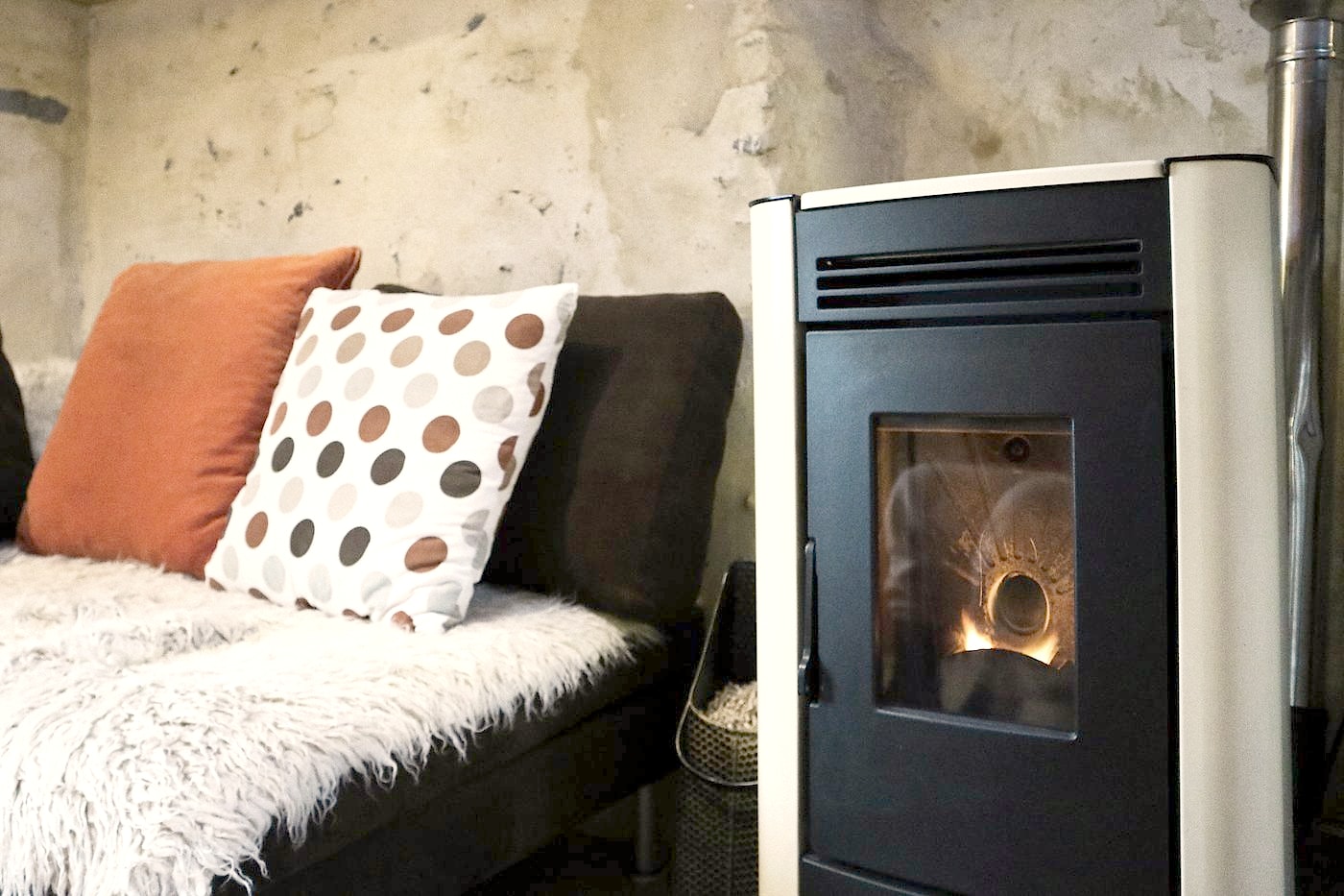 Salon chaleureux avec poêle, Biogîte de Durbuy